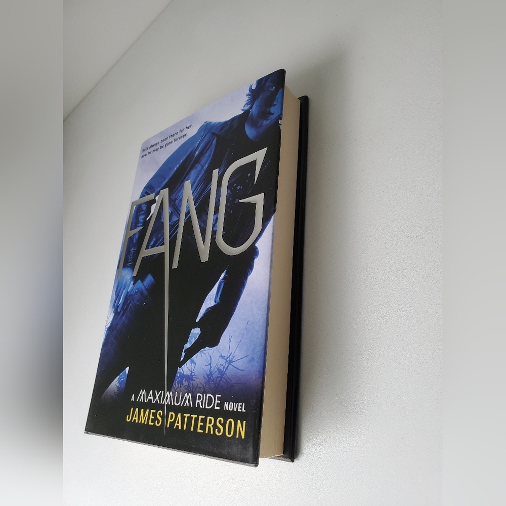 Fang | Maximum Ride: Book 5 - Picture 2 of 8